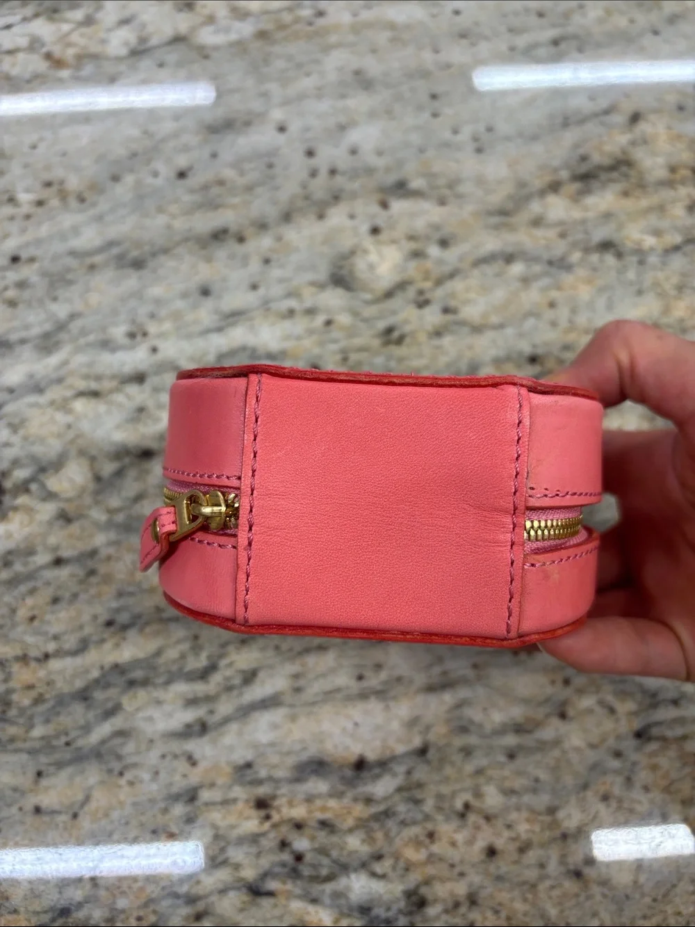 Old trend leather peach Round Coral Jewelry Case with Gold Stud